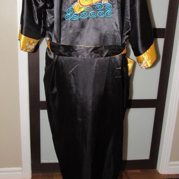 GOLDEN DRAGON REVERSIBLE 2 PLY ROBE. SIZE MEDIUM. - Picture 4 of 8